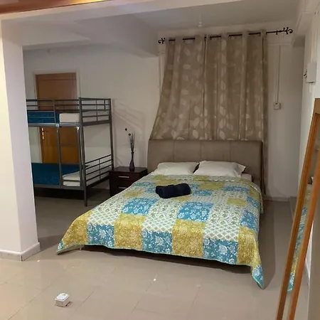 Ground Floor With Big Balcony Апартаменти *