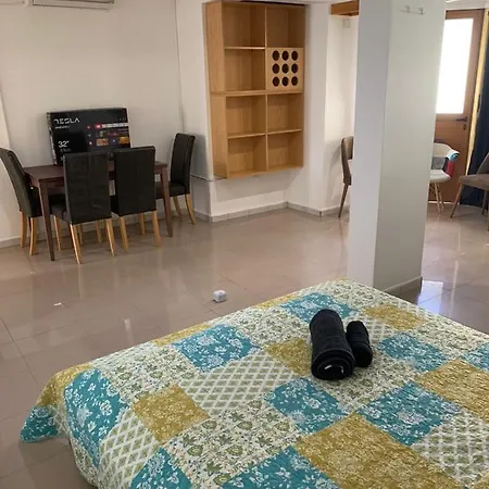 Апартаменти Ground Floor With Big Balcony Ларнака